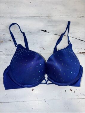 32A deep blue Victoria’s Secret miraculous plunge bra adjustable used some wear
